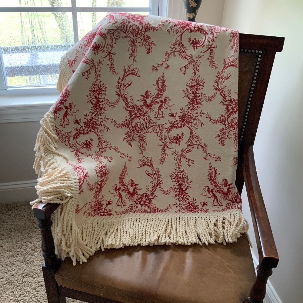 Red & White Traditional French Country Throw